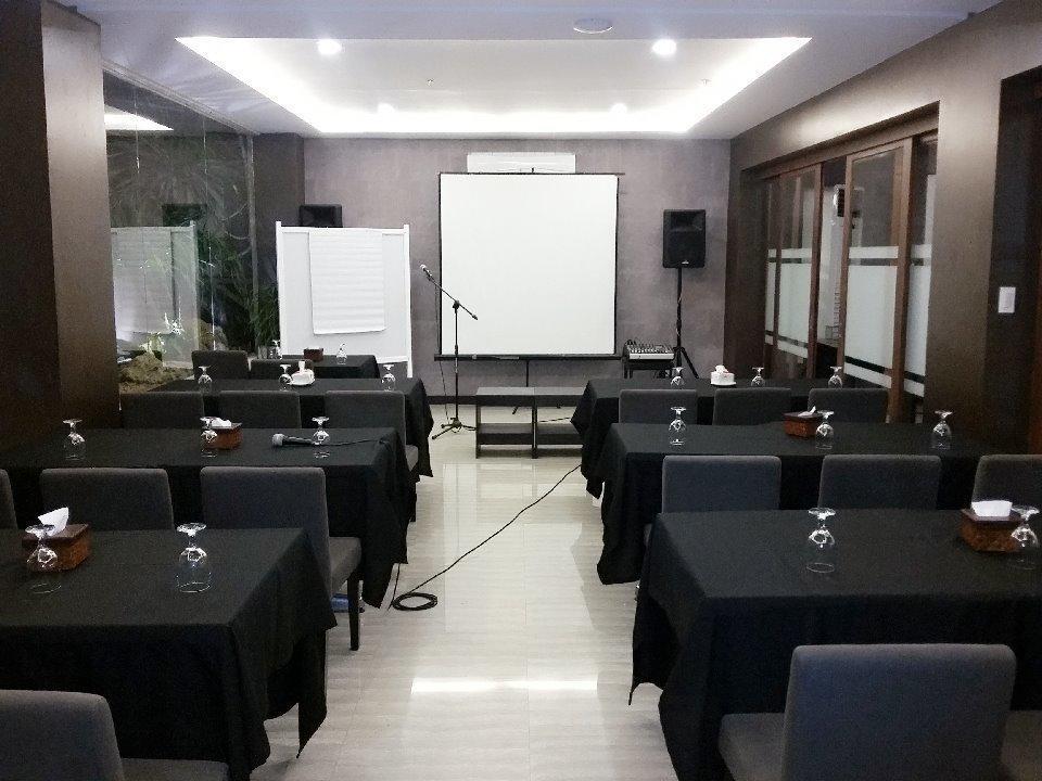 Gt Hotel Iloilo Экстерьер фото