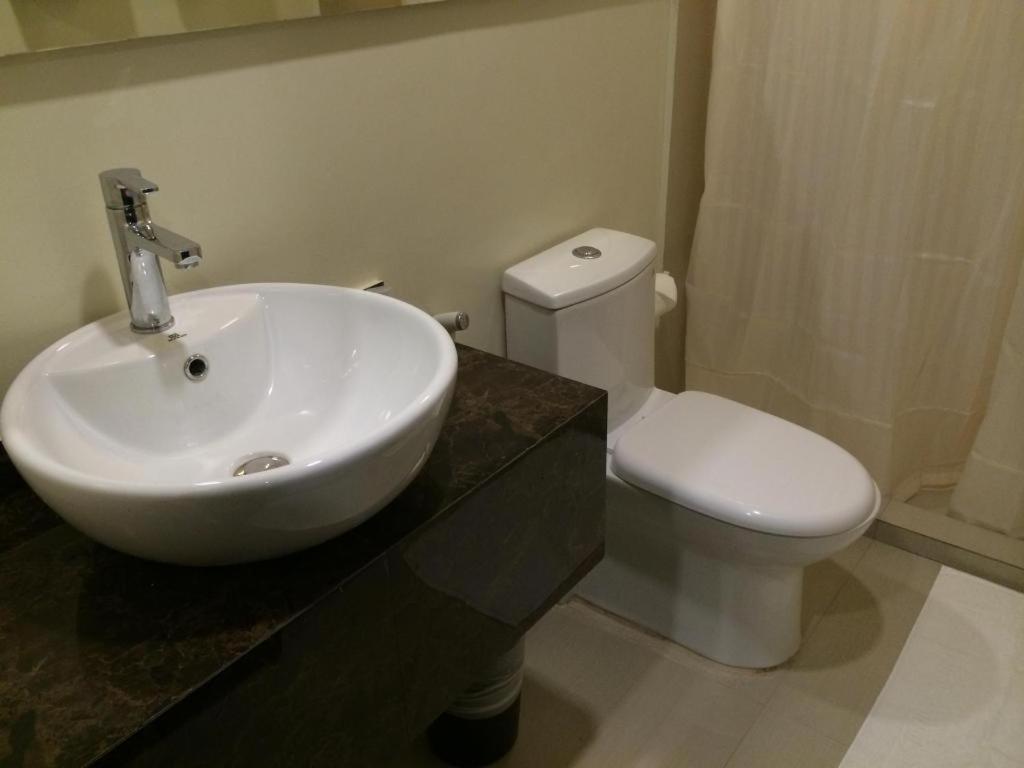 Gt Hotel Iloilo Экстерьер фото