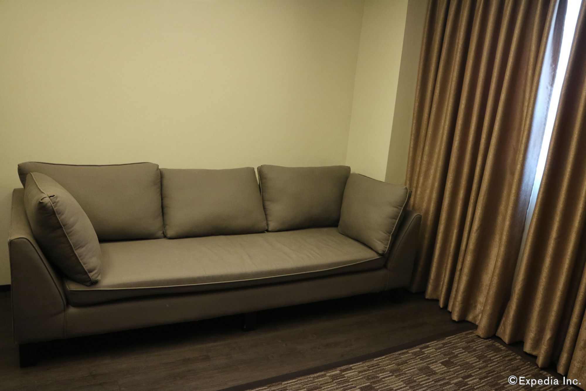 Gt Hotel Iloilo Экстерьер фото