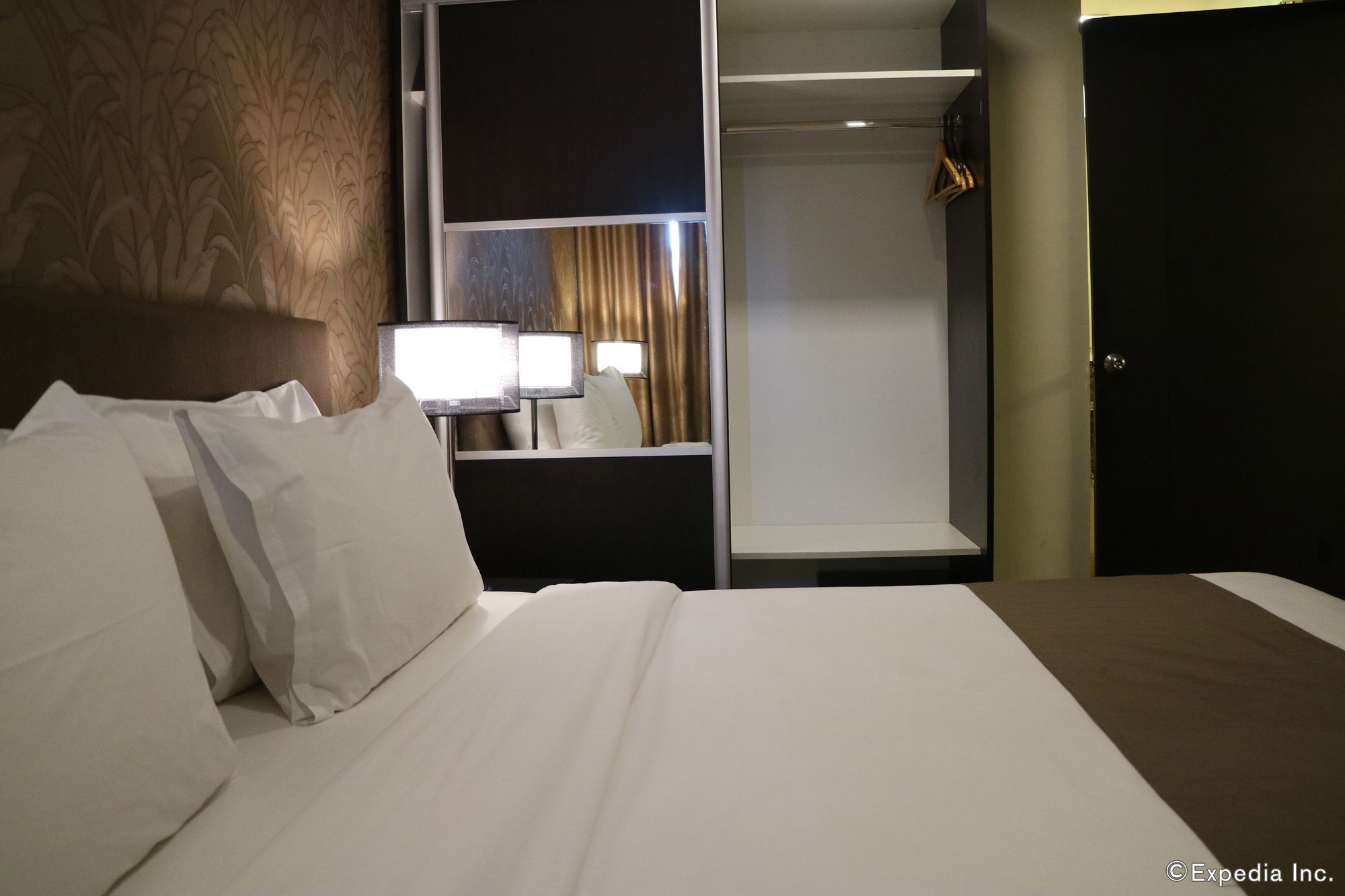 Gt Hotel Iloilo Экстерьер фото